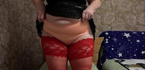  Mature milf shows off her panties in front of the webcam on Skype and masturbates. Fat ass, big tits and hairy pussy.